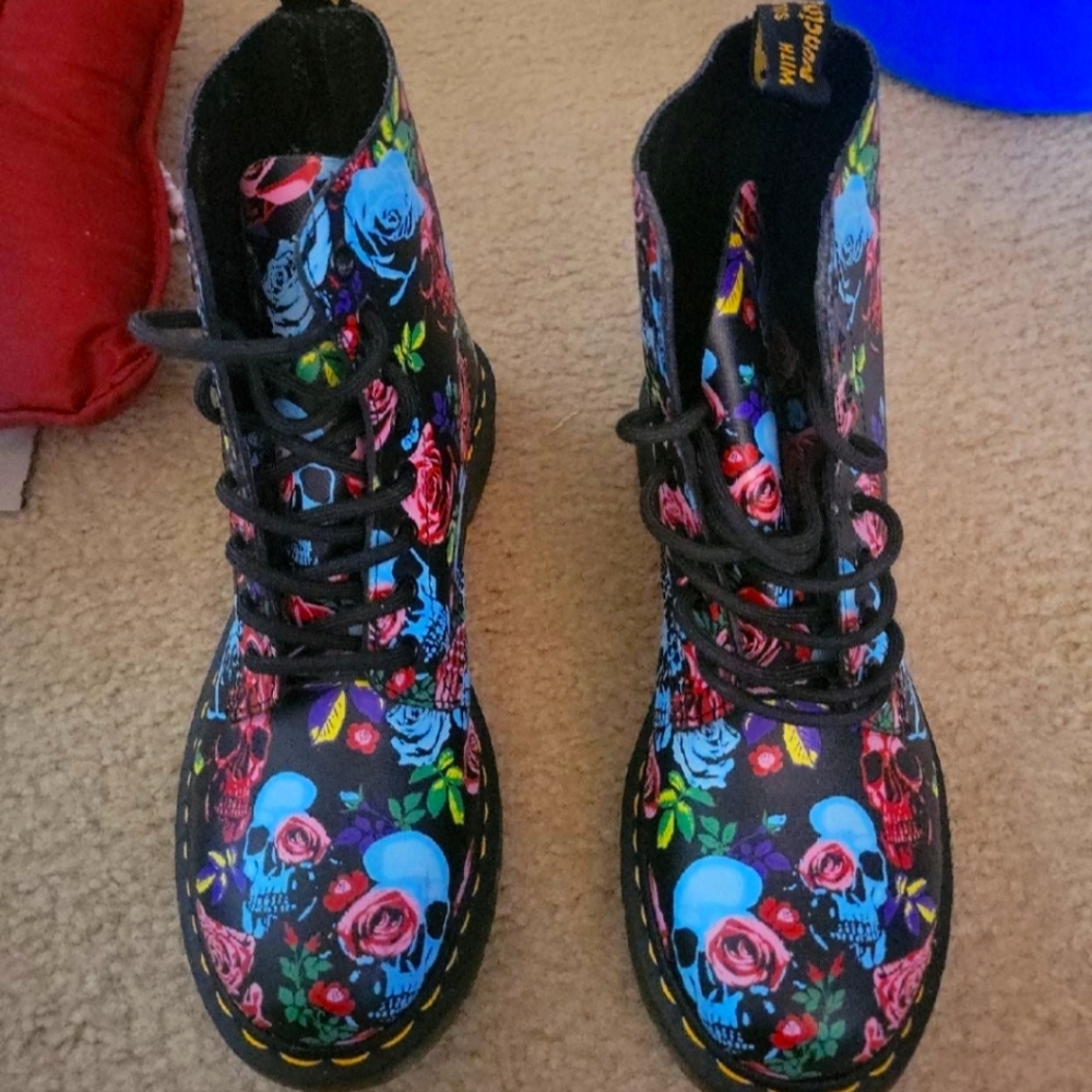 Dr. Marten 1460 Pascal Roses/Skeleton combat boots
